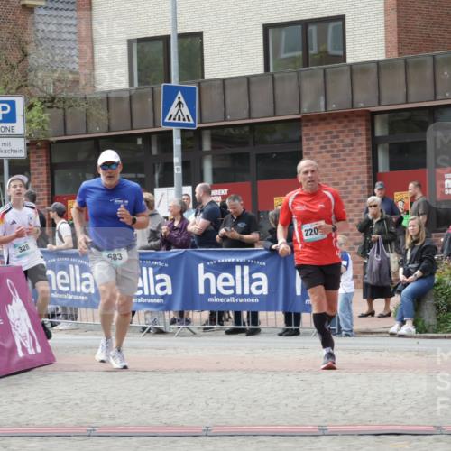 10.05.2026 - 8. Wedeler Halbmarathon Yannick Fuchs http://msf.ph/oto/9726044 10.05.2026 12:08:19 Ziel 328, 359, 683, 2200 meine-sportfotos.de