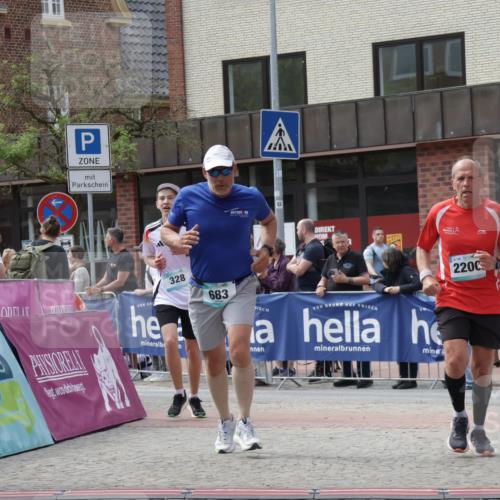 10.05.2026 - 8. Wedeler Halbmarathon Yannick Fuchs http://msf.ph/oto/9726049 10.05.2026 12:08:20 Ziel 328, 359, 683, 2200 meine-sportfotos.de