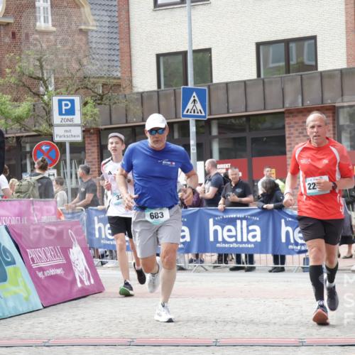 10.05.2026 - 8. Wedeler Halbmarathon Yannick Fuchs http://msf.ph/oto/9726053 10.05.2026 12:08:20 Ziel 328, 359, 683, 2200 meine-sportfotos.de