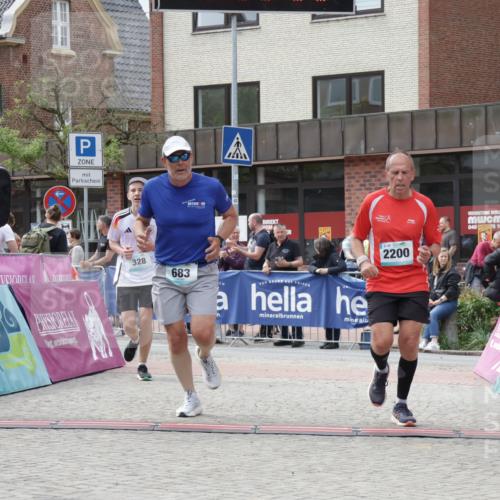 10.05.2026 - 8. Wedeler Halbmarathon Yannick Fuchs http://msf.ph/oto/9726065 10.05.2026 12:08:20 Ziel 328, 359, 683, 2200 meine-sportfotos.de