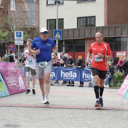 10.05.2026 - 8. Wedeler Halbmarathon Yannick Fuchs http://msf.ph/oto/9726069 10.05.2026 12:08:20 Ziel 328, 359, 683, 2200 meine-sportfotos.de