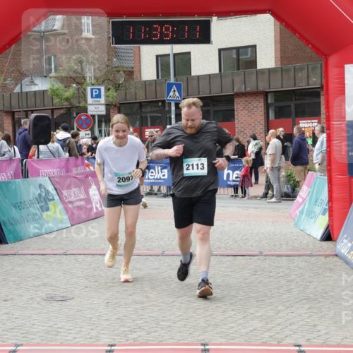 10.05.2026 - 8. Wedeler Halbmarathon Yannick Fuchs http://msf.ph/oto/9726070 10.05.2026 11:39:09 Ziel 121, 392, 2097, 2104, 2113 meine-sportfotos.de