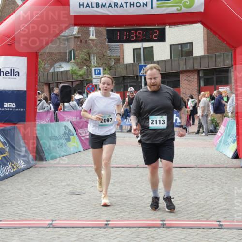 10.05.2026 - 8. Wedeler Halbmarathon Yannick Fuchs http://msf.ph/oto/9726086 10.05.2026 11:39:10 Ziel 392, 2097, 2104, 2113 meine-sportfotos.de