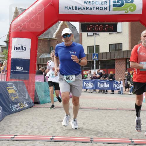 10.05.2026 - 8. Wedeler Halbmarathon Yannick Fuchs http://msf.ph/oto/9726087 10.05.2026 12:08:22 Ziel 328, 683, 2200 meine-sportfotos.de