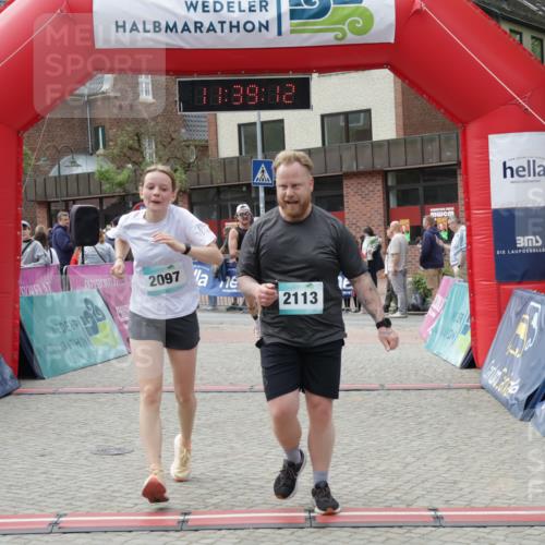 10.05.2026 - 8. Wedeler Halbmarathon Yannick Fuchs http://msf.ph/oto/9726092 10.05.2026 11:39:10 Ziel 392, 2097, 2104, 2113 meine-sportfotos.de