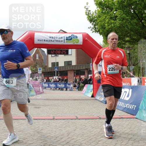 10.05.2026 - 8. Wedeler Halbmarathon Yannick Fuchs http://msf.ph/oto/9726104 10.05.2026 12:08:23 Ziel 328, 683, 2200 meine-sportfotos.de