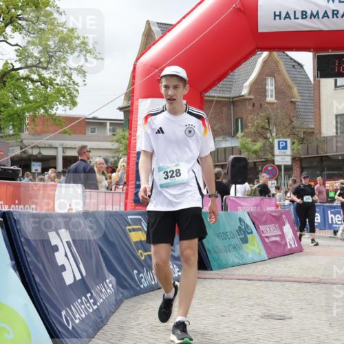 10.05.2026 - 8. Wedeler Halbmarathon Yannick Fuchs http://msf.ph/oto/9726108 10.05.2026 12:08:25 Ziel 171, 328, 683, 1002, 2200 meine-sportfotos.de