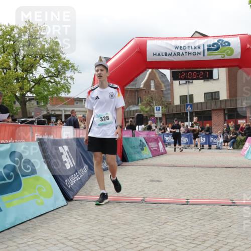 10.05.2026 - 8. Wedeler Halbmarathon Yannick Fuchs http://msf.ph/oto/9726128 10.05.2026 12:08:25 Ziel 171, 328, 683, 1002, 2200 meine-sportfotos.de