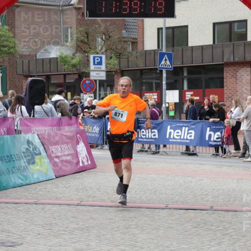 10.05.2026 - 8. Wedeler Halbmarathon Yannick Fuchs http://msf.ph/oto/9726162 10.05.2026 11:39:18 Ziel 871 meine-sportfotos.de