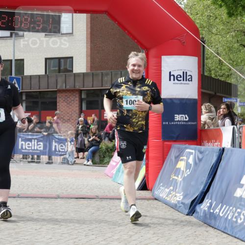 10.05.2026 - 8. Wedeler Halbmarathon Yannick Fuchs http://msf.ph/oto/9726174 10.05.2026 12:08:30 Ziel 171, 254, 376, 384, 1002 meine-sportfotos.de