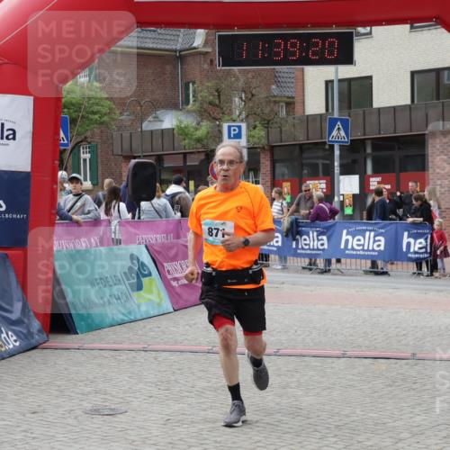 10.05.2026 - 8. Wedeler Halbmarathon Yannick Fuchs http://msf.ph/oto/9726181 10.05.2026 11:39:19 Ziel 871 meine-sportfotos.de