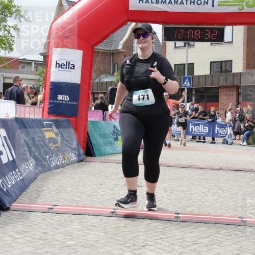10.05.2026 - 8. Wedeler Halbmarathon Yannick Fuchs http://msf.ph/oto/9726190 10.05.2026 12:08:31 Ziel 171, 254, 376, 384, 1002 meine-sportfotos.de