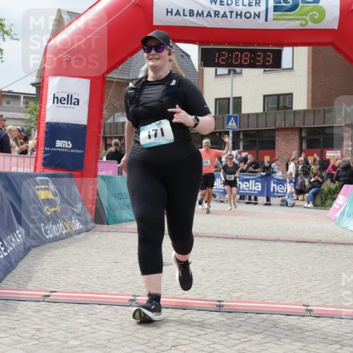 10.05.2026 - 8. Wedeler Halbmarathon Yannick Fuchs http://msf.ph/oto/9726197 10.05.2026 12:08:31 Ziel 171, 254, 376, 384, 1002 meine-sportfotos.de