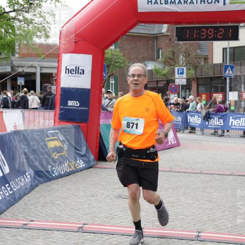 10.05.2026 - 8. Wedeler Halbmarathon Yannick Fuchs http://msf.ph/oto/9726200 10.05.2026 11:39:19 Ziel 871 meine-sportfotos.de
