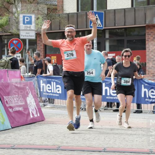 10.05.2026 - 8. Wedeler Halbmarathon Yannick Fuchs http://msf.ph/oto/9726204 10.05.2026 12:08:32 Ziel 171, 254, 376, 384, 1002 meine-sportfotos.de
