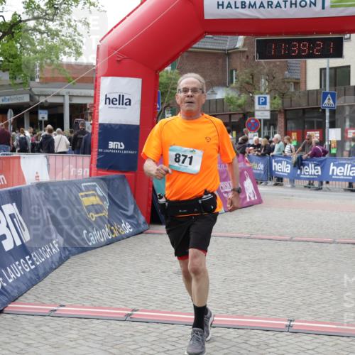 10.05.2026 - 8. Wedeler Halbmarathon Yannick Fuchs http://msf.ph/oto/9726206 10.05.2026 11:39:20 Ziel 871 meine-sportfotos.de
