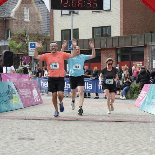 10.05.2026 - 8. Wedeler Halbmarathon Yannick Fuchs http://msf.ph/oto/9726236 10.05.2026 12:08:33 Ziel 171, 254, 376, 384, 1002 meine-sportfotos.de