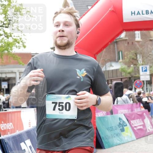 10.05.2026 - 8. Wedeler Halbmarathon Yannick Fuchs http://msf.ph/oto/9726244 10.05.2026 11:39:34 Ziel 124, 750, 2041 meine-sportfotos.de
