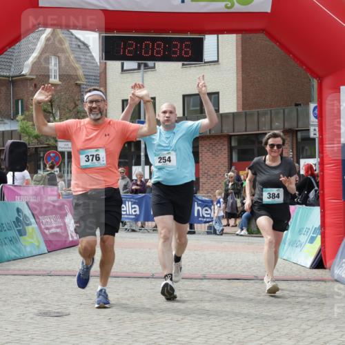 10.05.2026 - 8. Wedeler Halbmarathon Yannick Fuchs http://msf.ph/oto/9726260 10.05.2026 12:08:34 Ziel 171, 254, 376, 384, 1002 meine-sportfotos.de