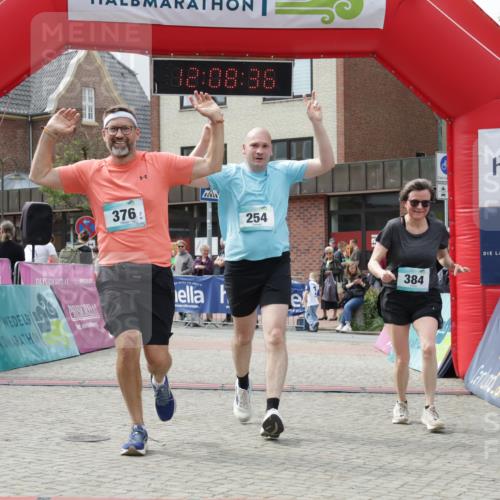 10.05.2026 - 8. Wedeler Halbmarathon Yannick Fuchs http://msf.ph/oto/9726270 10.05.2026 12:08:34 Ziel 171, 254, 376, 384, 1002 meine-sportfotos.de