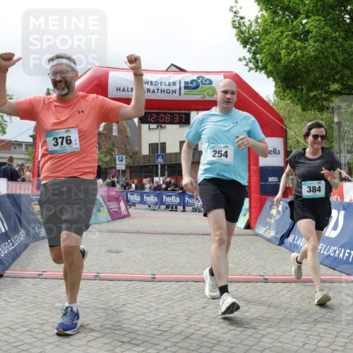 10.05.2026 - 8. Wedeler Halbmarathon Yannick Fuchs http://msf.ph/oto/9726294 10.05.2026 12:08:35 Ziel 171, 254, 376, 384 meine-sportfotos.de