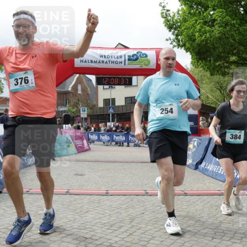 10.05.2026 - 8. Wedeler Halbmarathon Yannick Fuchs http://msf.ph/oto/9726298 10.05.2026 12:08:35 Ziel 171, 254, 376, 384 meine-sportfotos.de