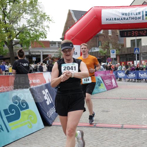 10.05.2026 - 8. Wedeler Halbmarathon Yannick Fuchs http://msf.ph/oto/9726304 10.05.2026 11:39:40 Ziel 124, 402, 2041 meine-sportfotos.de