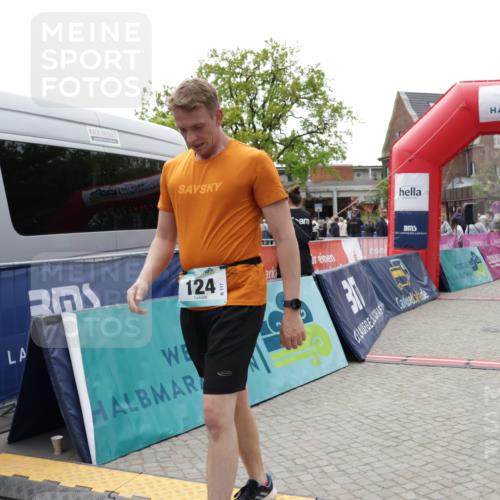10.05.2026 - 8. Wedeler Halbmarathon Yannick Fuchs http://msf.ph/oto/9726319 10.05.2026 11:39:42 Ziel 124, 402, 2041 meine-sportfotos.de