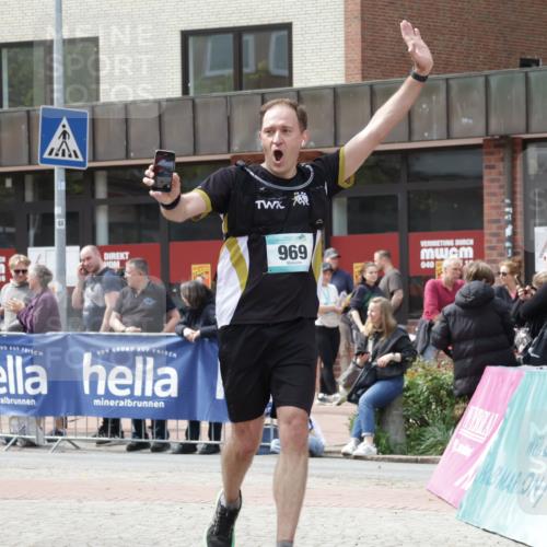 10.05.2026 - 8. Wedeler Halbmarathon Yannick Fuchs http://msf.ph/oto/9726354 10.05.2026 12:08:53 Ziel 431, 969 meine-sportfotos.de