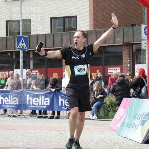 10.05.2026 - 8. Wedeler Halbmarathon Yannick Fuchs http://msf.ph/oto/9726358 10.05.2026 12:08:53 Ziel 431, 969 meine-sportfotos.de