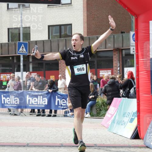 10.05.2026 - 8. Wedeler Halbmarathon Yannick Fuchs http://msf.ph/oto/9726363 10.05.2026 12:08:53 Ziel 431, 969 meine-sportfotos.de