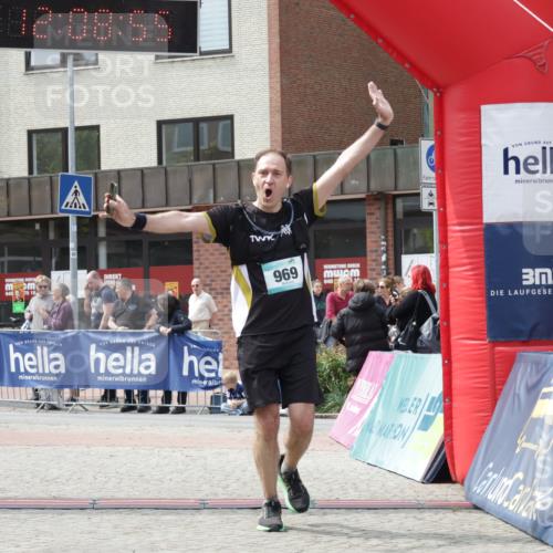 10.05.2026 - 8. Wedeler Halbmarathon Yannick Fuchs http://msf.ph/oto/9726368 10.05.2026 12:08:53 Ziel 431, 969 meine-sportfotos.de