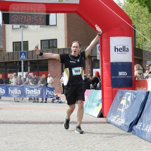 10.05.2026 - 8. Wedeler Halbmarathon Yannick Fuchs http://msf.ph/oto/9726380 10.05.2026 12:08:54 Ziel 431, 969 meine-sportfotos.de