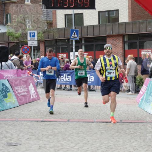 10.05.2026 - 8. Wedeler Halbmarathon Yannick Fuchs http://msf.ph/oto/9726383 10.05.2026 11:39:47 Ziel 402, 434, 585, 844, 1054, 2011 meine-sportfotos.de