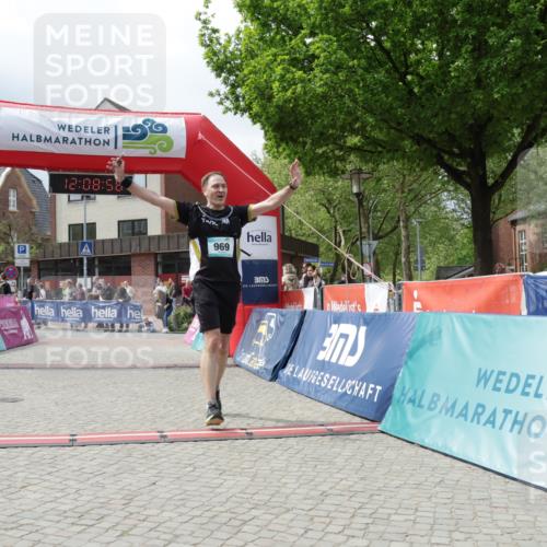 10.05.2026 - 8. Wedeler Halbmarathon Yannick Fuchs http://msf.ph/oto/9726407 10.05.2026 12:08:55 Ziel 309, 431, 969 meine-sportfotos.de