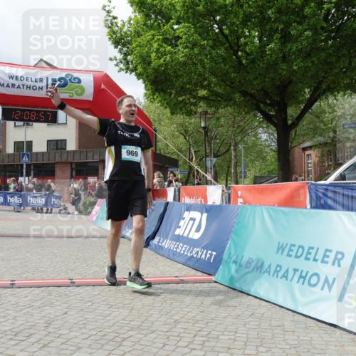10.05.2026 - 8. Wedeler Halbmarathon Yannick Fuchs http://msf.ph/oto/9726419 10.05.2026 12:08:55 Ziel 309, 431, 969 meine-sportfotos.de