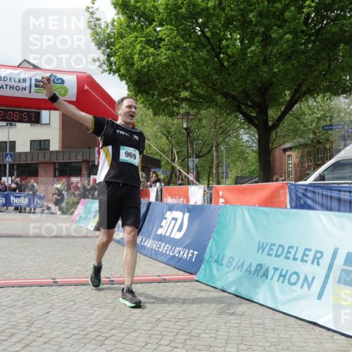 10.05.2026 - 8. Wedeler Halbmarathon Yannick Fuchs http://msf.ph/oto/9726423 10.05.2026 12:08:55 Ziel 309, 431, 969 meine-sportfotos.de
