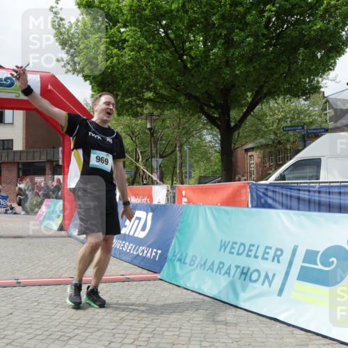 10.05.2026 - 8. Wedeler Halbmarathon Yannick Fuchs http://msf.ph/oto/9726428 10.05.2026 12:08:55 Ziel 309, 431, 969 meine-sportfotos.de