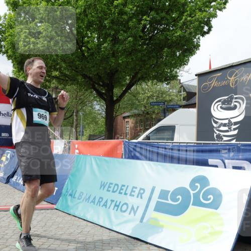 10.05.2026 - 8. Wedeler Halbmarathon Yannick Fuchs http://msf.ph/oto/9726438 10.05.2026 12:08:56 Ziel 309, 431, 969 meine-sportfotos.de