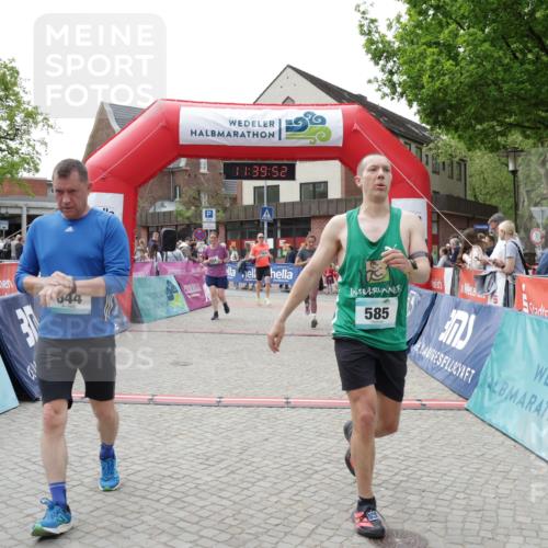 10.05.2026 - 8. Wedeler Halbmarathon Yannick Fuchs http://msf.ph/oto/9726471 10.05.2026 11:39:51 Ziel 434, 585, 844, 1028, 1054, 2011, 2058, 2175 meine-sportfotos.de