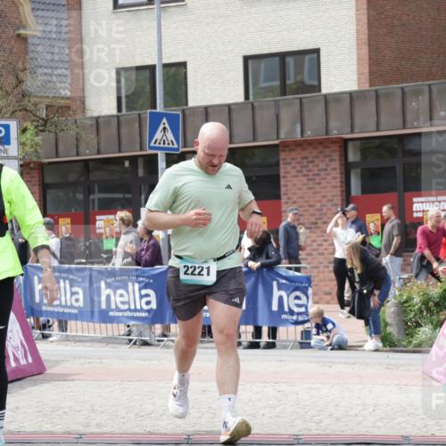 10.05.2026 - 8. Wedeler Halbmarathon Yannick Fuchs http://msf.ph/oto/9726495 10.05.2026 12:09:01 Ziel 309 meine-sportfotos.de