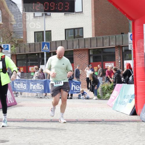 10.05.2026 - 8. Wedeler Halbmarathon Yannick Fuchs http://msf.ph/oto/9726499 10.05.2026 12:09:01 Ziel 309 meine-sportfotos.de