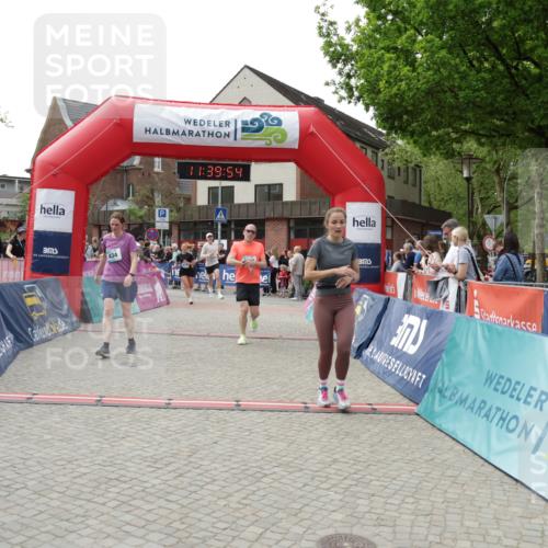 10.05.2026 - 8. Wedeler Halbmarathon Yannick Fuchs http://msf.ph/oto/9726518 10.05.2026 11:39:53 Ziel 434, 585, 844, 1028, 1054, 2011, 2058, 2175 meine-sportfotos.de