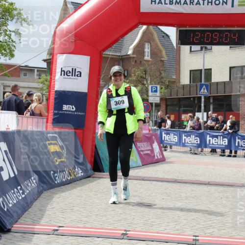 10.05.2026 - 8. Wedeler Halbmarathon Yannick Fuchs http://msf.ph/oto/9726525 10.05.2026 12:09:02 Ziel 132, 309, 483 meine-sportfotos.de