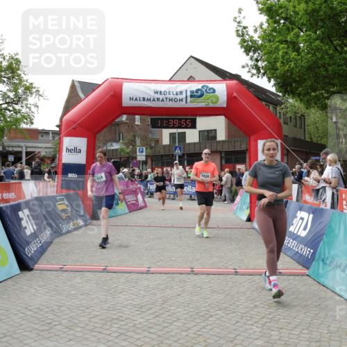 10.05.2026 - 8. Wedeler Halbmarathon Yannick Fuchs http://msf.ph/oto/9726535 10.05.2026 11:39:53 Ziel 434, 585, 844, 1028, 1054, 2011, 2058, 2175 meine-sportfotos.de