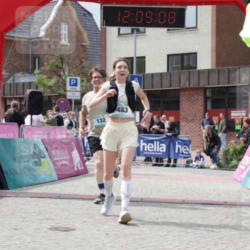 10.05.2026 - 8. Wedeler Halbmarathon Yannick Fuchs http://msf.ph/oto/9726574 10.05.2026 12:09:06 Ziel 132, 164, 165, 247, 255, 483 meine-sportfotos.de