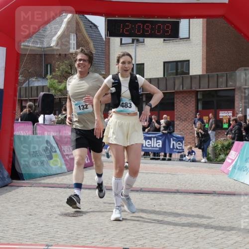 10.05.2026 - 8. Wedeler Halbmarathon Yannick Fuchs http://msf.ph/oto/9726583 10.05.2026 12:09:07 Ziel 132, 164, 165, 247, 255, 483 meine-sportfotos.de