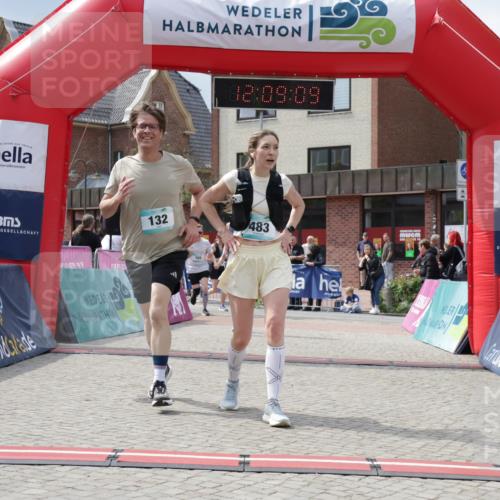 10.05.2026 - 8. Wedeler Halbmarathon Yannick Fuchs http://msf.ph/oto/9726592 10.05.2026 12:09:07 Ziel 132, 164, 165, 247, 255, 483 meine-sportfotos.de