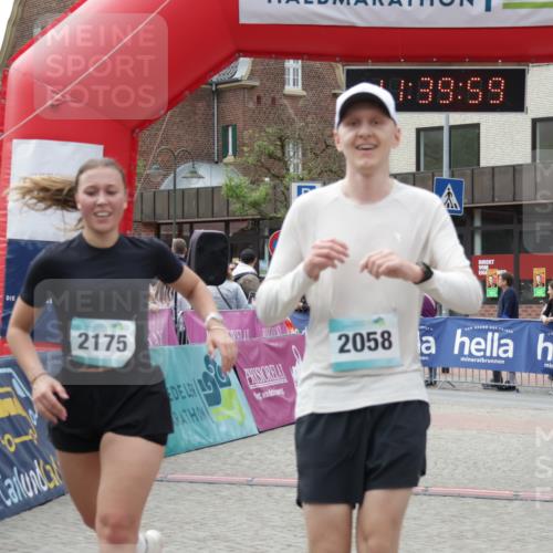 10.05.2026 - 8. Wedeler Halbmarathon Yannick Fuchs http://msf.ph/oto/9726597 10.05.2026 11:39:57 Ziel 217, 434, 864, 1028, 1054, 2058, 2175 meine-sportfotos.de
