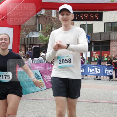 10.05.2026 - 8. Wedeler Halbmarathon Yannick Fuchs http://msf.ph/oto/9726602 10.05.2026 11:39:57 Ziel 217, 434, 864, 1028, 1054, 2058, 2175 meine-sportfotos.de